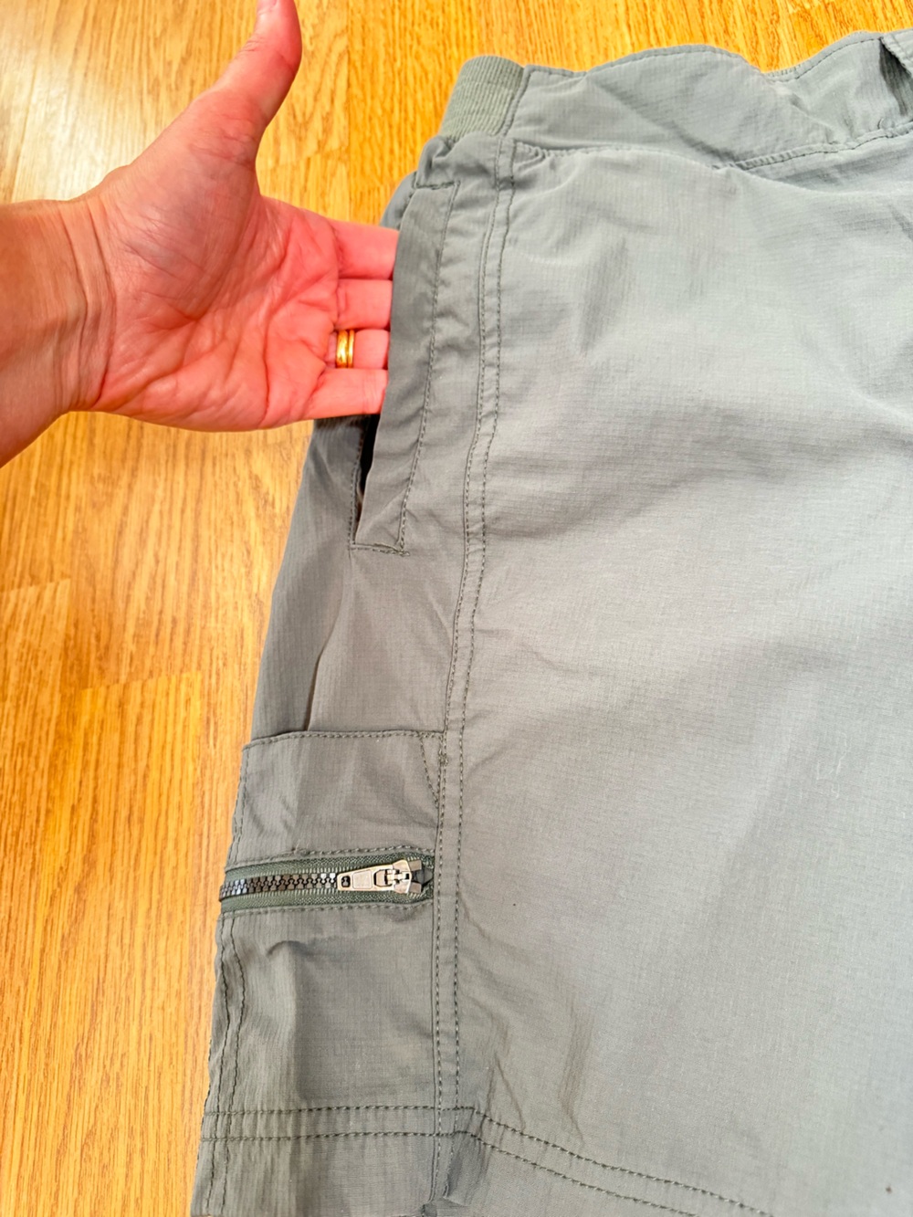 Women’s Dark Olive Cargo/Hiking Shorts XL - Picture 3 of 12